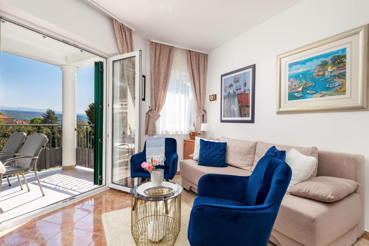 Light Summer Apartment With A Swimming Pool Опатия Екстериор снимка