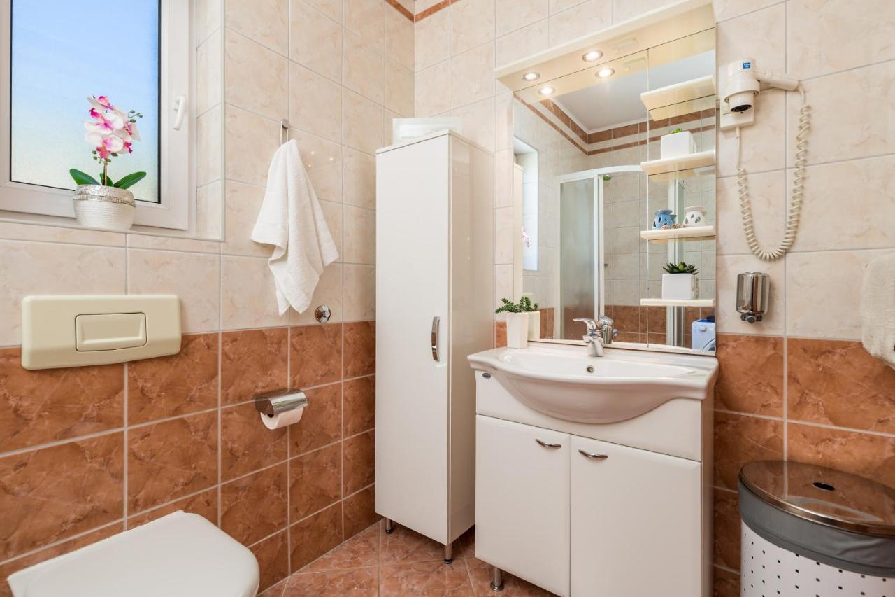 Light Summer Apartment With A Swimming Pool Опатия Екстериор снимка