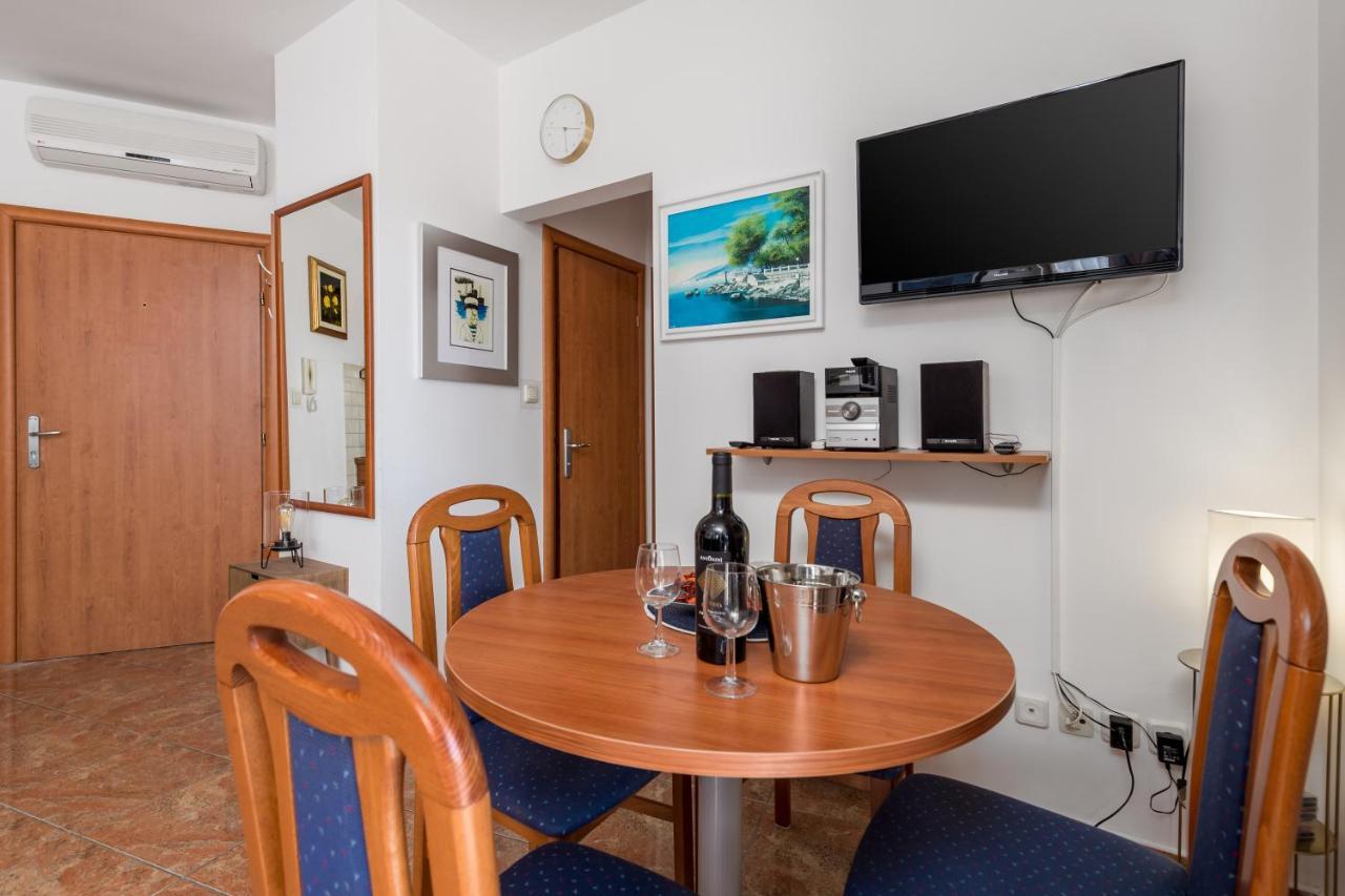 Light Summer Apartment With A Swimming Pool Опатия Екстериор снимка