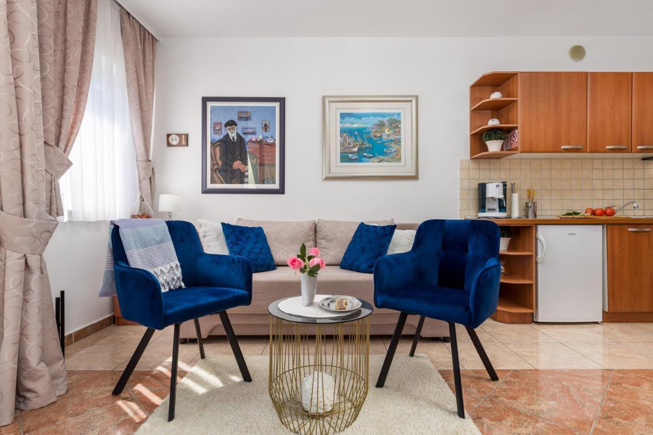 Light Summer Apartment With A Swimming Pool Опатия Екстериор снимка