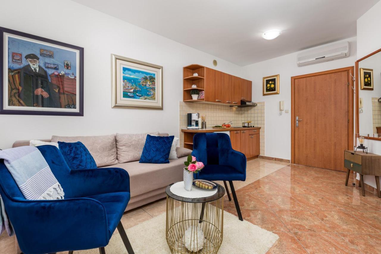 Light Summer Apartment With A Swimming Pool Опатия Екстериор снимка
